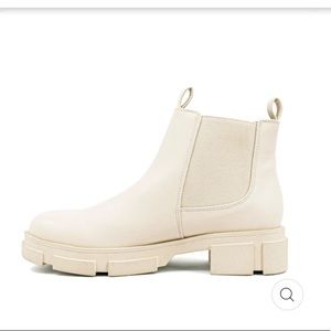 Yohana Boot in Beige Croco